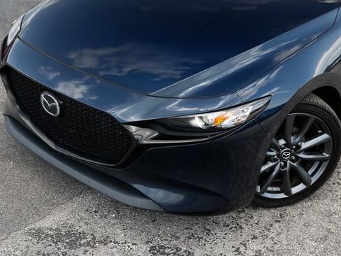 Used 2020 MAZDA MAZDA3 Hatchback w/ Preferred Package FWD image 27