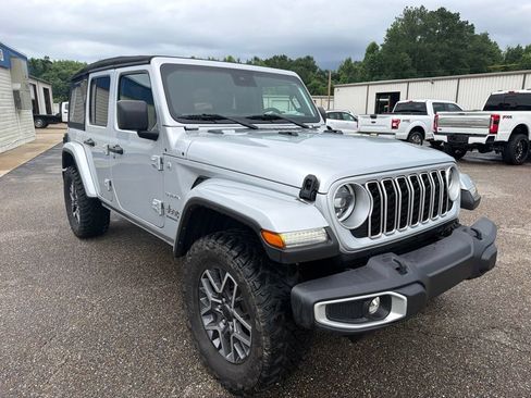 Used 2024 Jeep Wrangler Unlimited Sahara w/ Safety Group AWD/4WD image 3