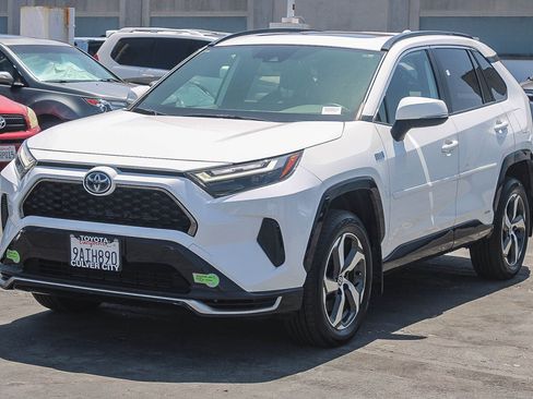 Used 2022 Toyota RAV4 SE w/ Weather & Moonroof Package AWD/4WD image 3