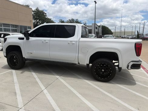 Used 2022 GMC Sierra 1500 AT4 w/ AT4 Premium Package AWD/4WD image 7