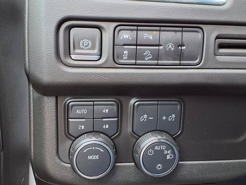 Used 2023 Chevrolet Suburban Premier AWD/4WD image 14