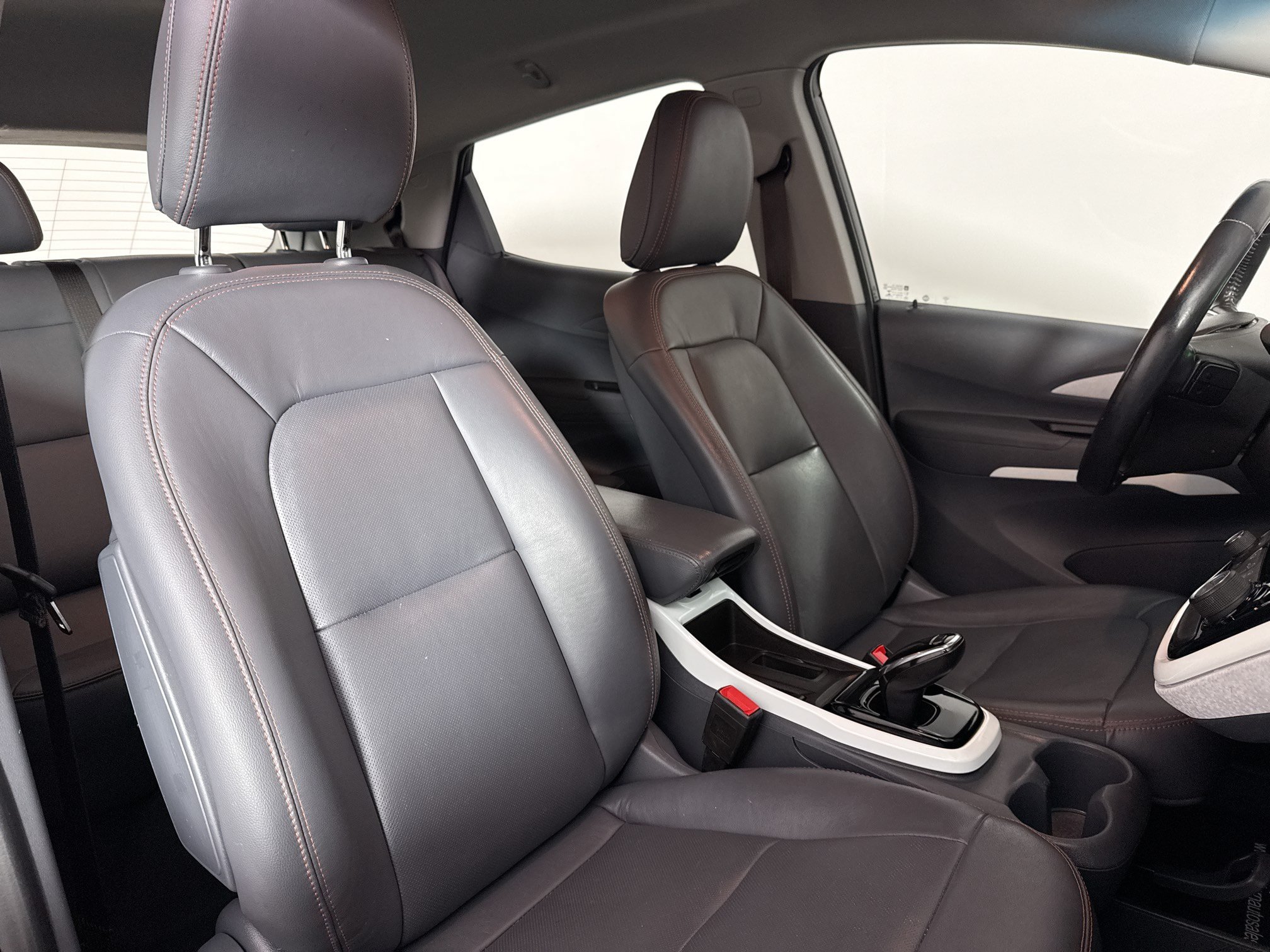 Used 2021 Chevrolet Bolt Premier w/ Infotainment Package FWD image 33
