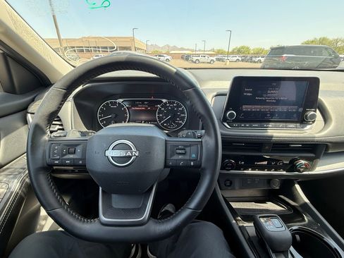 Certified 2025 Nissan Rogue SV FWD image 21