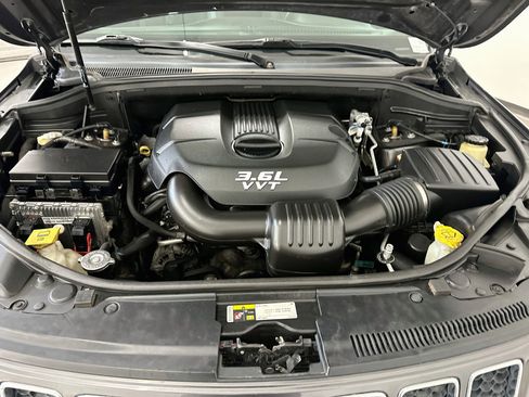 Used 2014 Jeep Grand Cherokee Overland w/ Advanced Technology Group AWD/4WD image 36