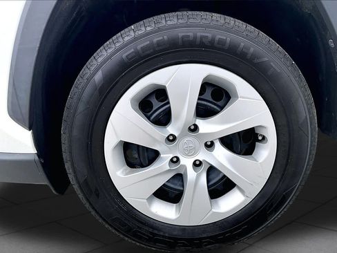 Used 2021 Toyota RAV4 LE AWD/4WD image 11
