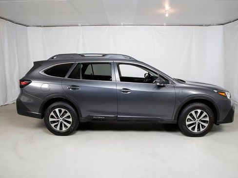 Used 2022 Subaru Outback Premium image 2