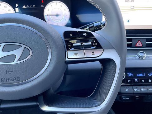 Certified 2025 Hyundai Elantra SEL image 21