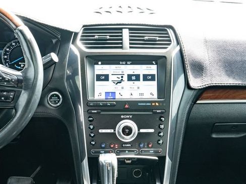 Used 2019 Ford Explorer Platinum AWD/4WD image 33