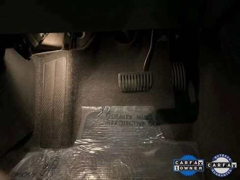 Used 2025 Volvo XC40 B5 Plus image 37