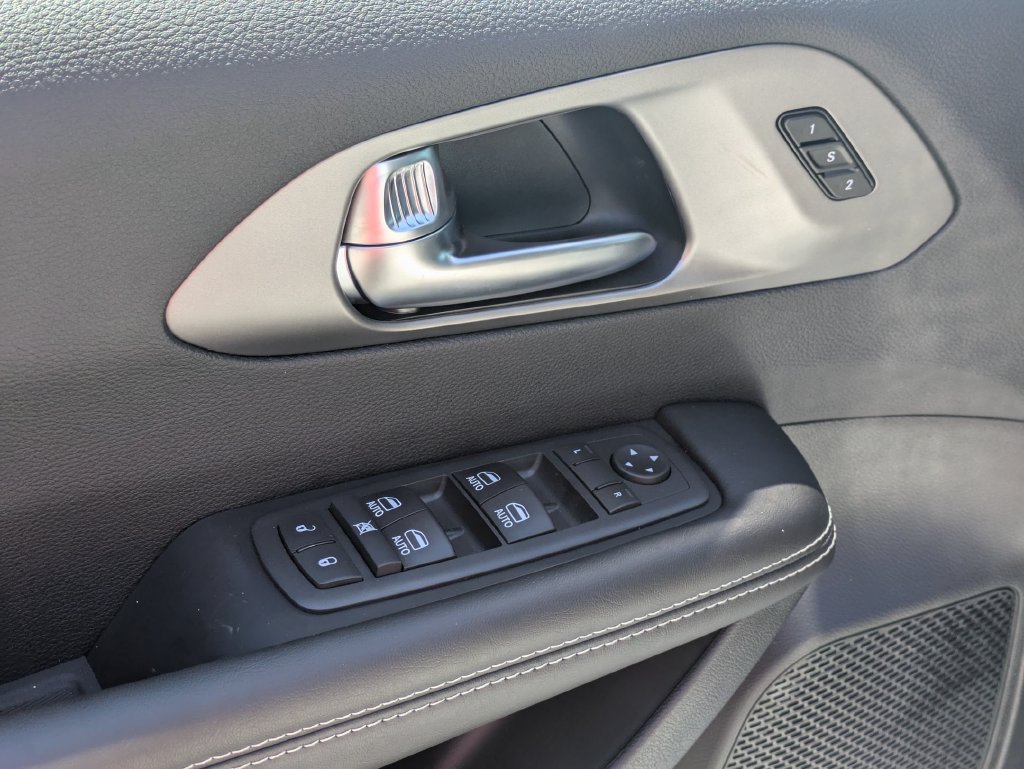 New 2027 Chrysler Pacifica Select w/ Family Tech Group FWD image 11