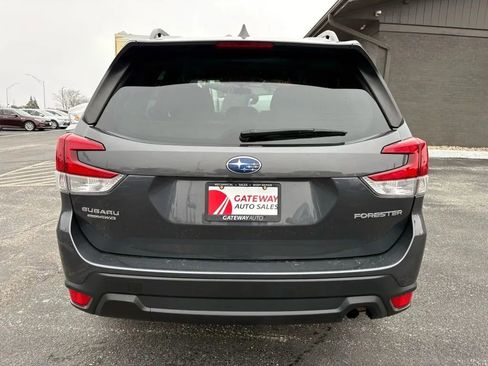 Used 2022 Subaru Forester Premium AWD/4WD image 4