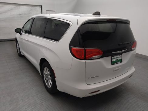 Used 2023 Chrysler Voyager LX FWD image 5