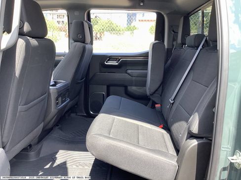 Used 2025 Chevrolet Silverado 1500 LT Trail Boss w/ Convenience Package II AWD/4WD image 8
