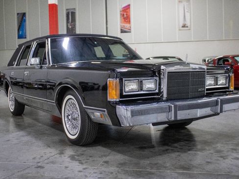 Used 1989 Lincoln Town Car Signature image 9
