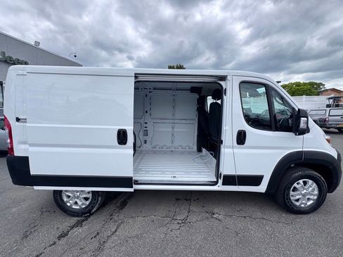 Used 2025 RAM ProMaster 2500 w/ Quick Order Package 22G SLT FWD image 10