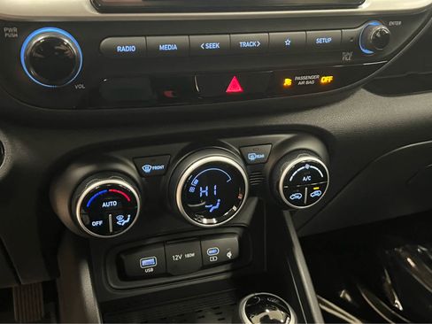 Certified 2026 Hyundai Venue SEL image 38