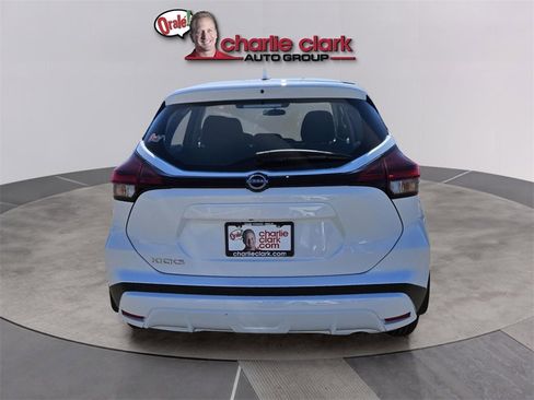 New 2025 Nissan Kicks Play S image 5