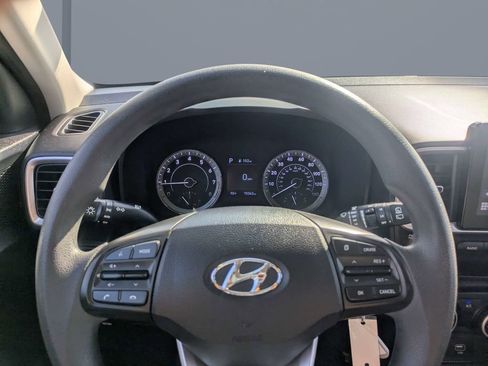 Used 2020 Hyundai Venue SE FWD image 27