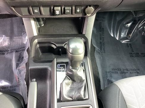 Used 2021 Toyota Tacoma TRD Off-Road AWD/4WD image 34