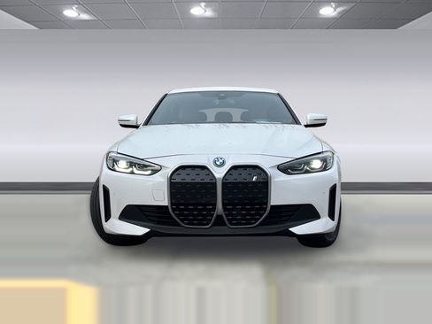 Used 2022 BMW i4 eDrive40 image 5