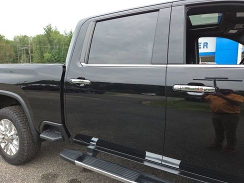 Used 2021 Chevrolet Silverado 2500 High Country w/ Z71 Off-Road Package AWD/4WD image 18