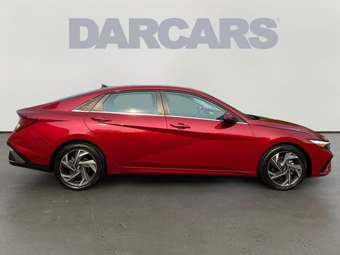 Used 2025 Hyundai Elantra Limited FWD image 8