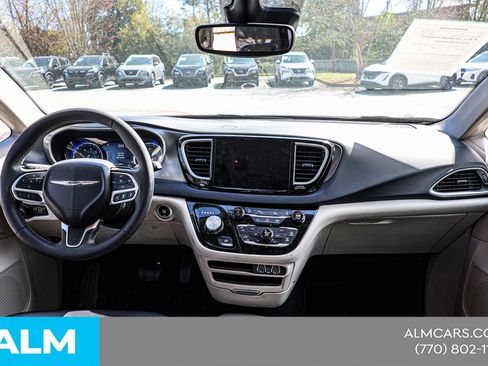 Used 2024 Chrysler Pacifica Touring-L FWD image 23