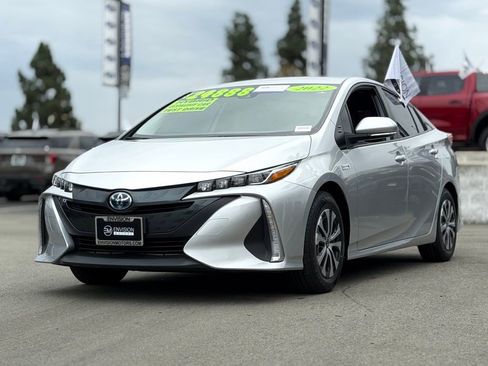Used 2022 Toyota Prius Prime XLE image 5