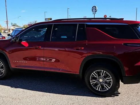 Used 2025 Chevrolet Traverse LT FWD image 5