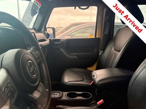Used 2013 Jeep Wrangler Unlimited Sahara AWD/4WD image 13