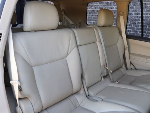 Used 2013 Lexus LX 570 4WD image 31