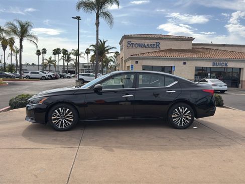 Used 2023 Nissan Altima 2.5 SV image 5
