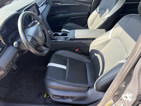 Used 2025 Toyota Camry SE FWD image 19