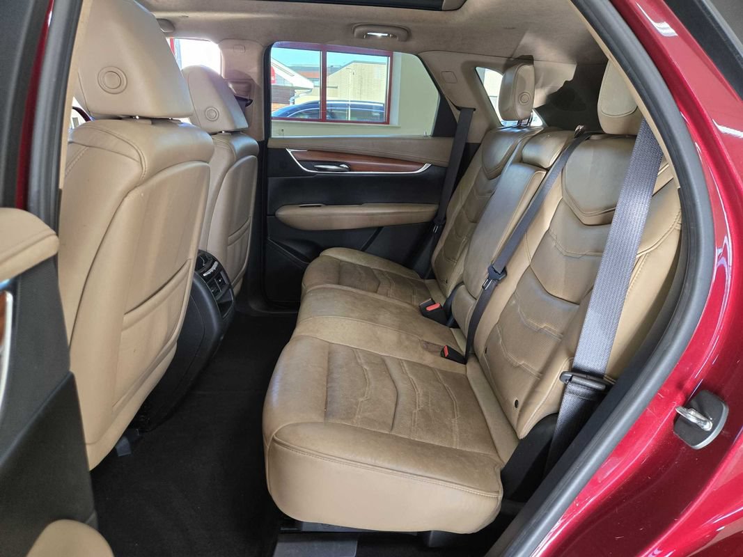 Used 2017 Cadillac XT5 Platinum w/ Driver Assist Package AWD/4WD image 32