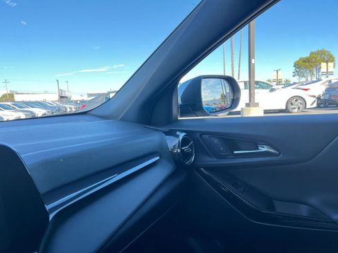 Used 2025 Chevrolet Equinox LT image 35