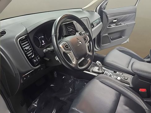 Used 2018 Mitsubishi Outlander GT AWD/4WD image 12