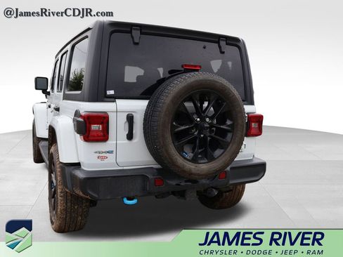 Used 2023 Jeep Wrangler Unlimited Sahara w/ Cold Weather Group AWD/4WD image 18