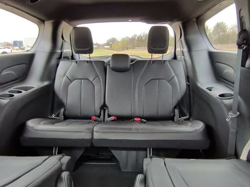 New 2026 Chrysler Pacifica Select w/ S Appearance Package FWD image 39