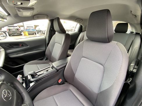 Used 2025 Toyota Prius LE image 17