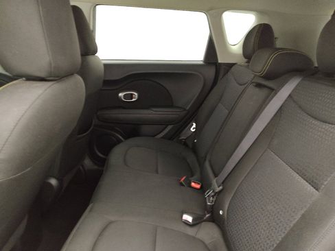 Used 2016 Kia Soul + FWD image 18