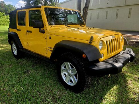 Used 2015 Jeep Wrangler Unlimited Sport w/ Quick Order Package 24S AWD/4WD image 2