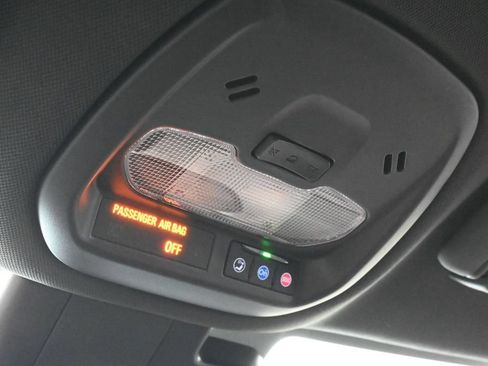 Used 2025 Chevrolet Trax RS FWD image 22