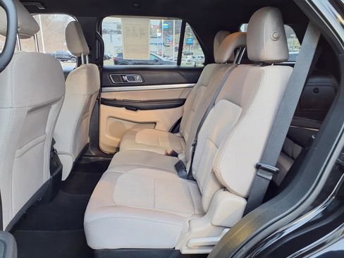 Used 2019 Ford Explorer XLT image 10