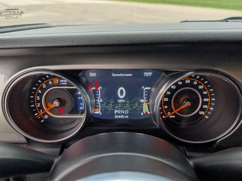 Used 2020 Jeep Gladiator Overland w/ Dual Top Group AWD/4WD image 17