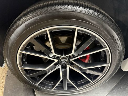 Used 2019 Audi Q8 Prestige image 32