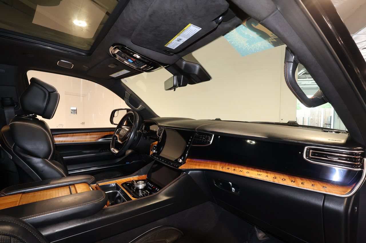 Used 2022 Jeep Grand Wagoneer Series III AWD/4WD image 29