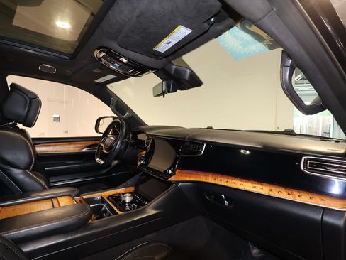 Used 2022 Jeep Grand Wagoneer Series III AWD/4WD image 29