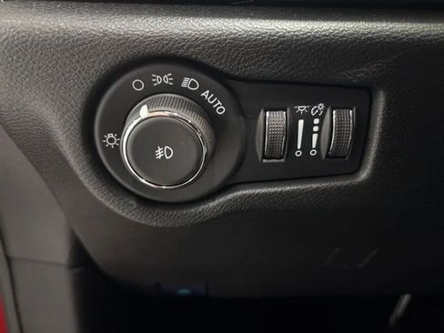Used 2026 Chrysler Pacifica Select AWD/4WD image 15