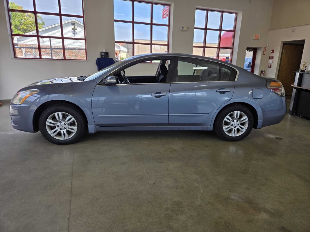 Used 2010 Nissan Altima 2.5 S w/ Convenience Plus Pkg FWD image 4