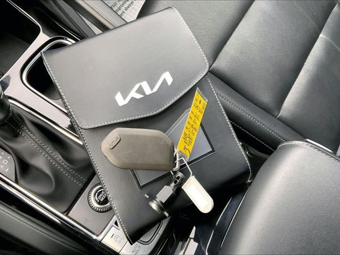 Used 2023 Kia Telluride S FWD image 13